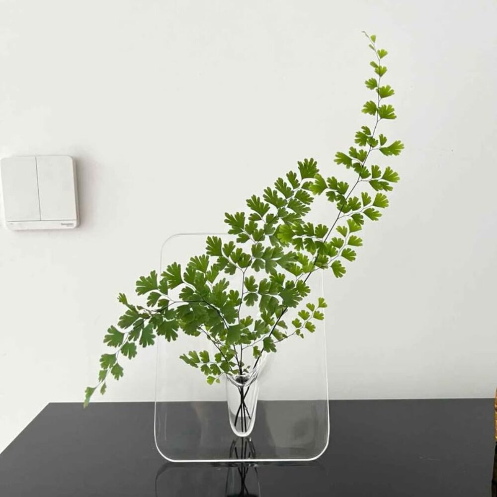 Clear Acrylic Flower Vase – Minimalist Design